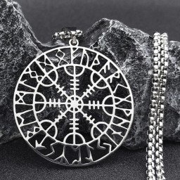 The mascot of the Helmet of Horror in a circle is white metal with a 60cm chain.