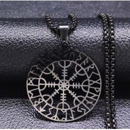 The mascot of the Helmet of Horror in a circle is black metal with a 60cm chain.