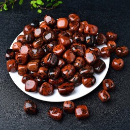 Червоний обсидіан галтівка 2-3см.